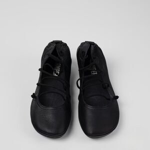 CAMPER Right Black Leather Ankle Boots / Ballet Flats for Women